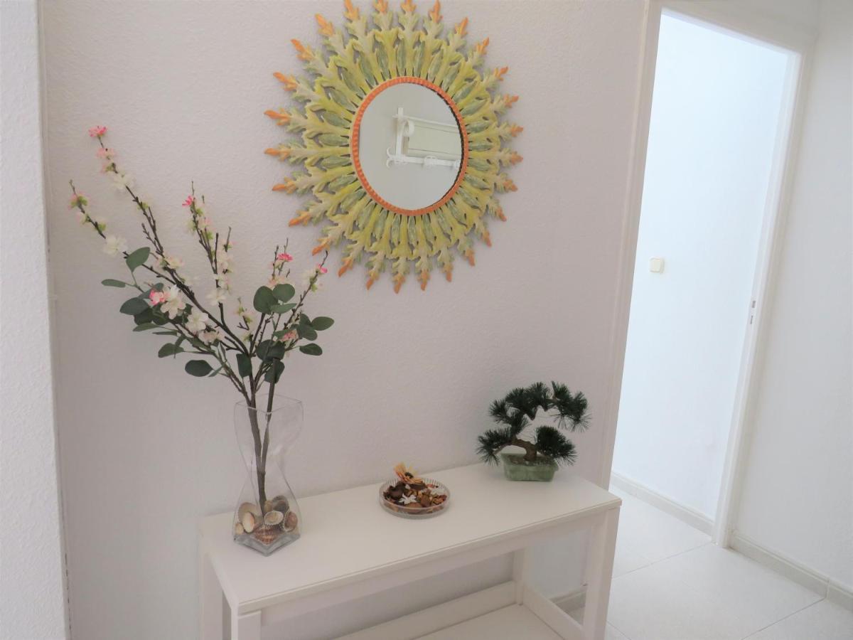 Elizabeth Beach Apartment With Seaviews! Торремолинос Экстерьер фото